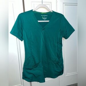 Cherokee Healing Hands hunter green scrub set. Size XS top and XS Petite pants